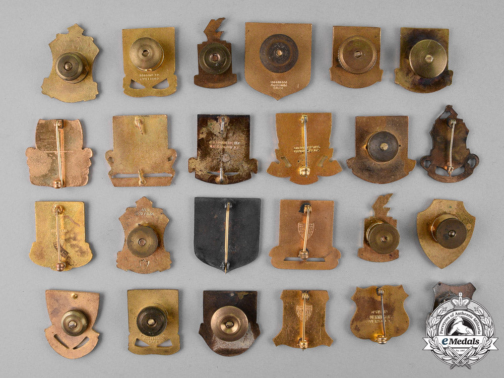 united_states._thirty-_nine_anti-_aircraft_and_infantry_regimental_badges_c18-049782_1