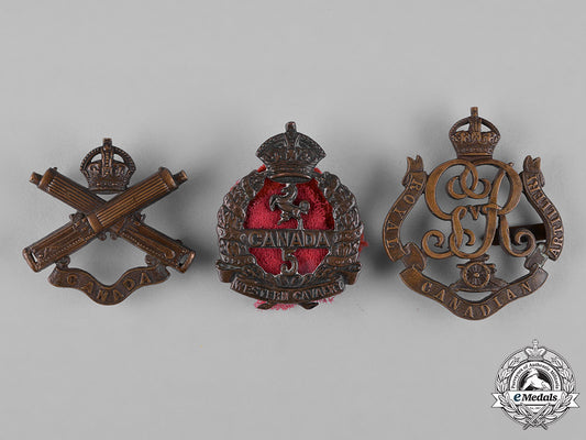 canada._a_lot_of_three_first_war_battalion_cap_badges_c18-050095