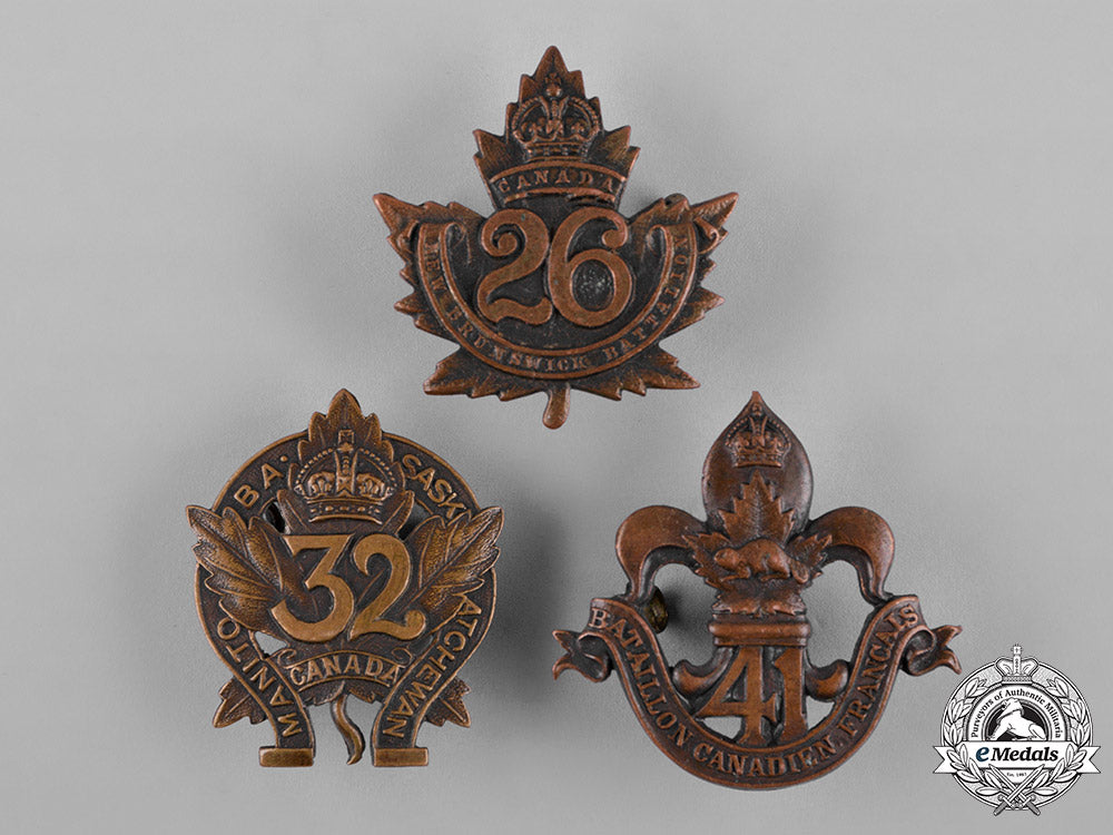 canada._a_lot_of_three_first_war_battalion_cap_badges_c18-050107
