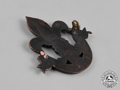 canada._a_lot_of_three_first_war_battalion_cap_badges_c18-050111