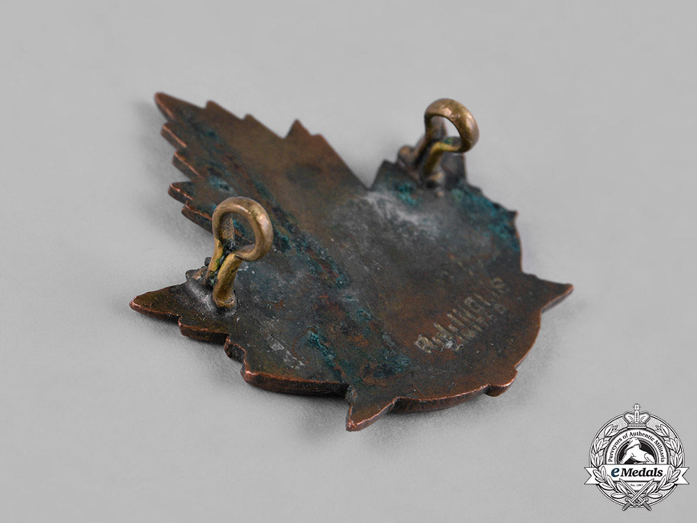 canada._a_lot_of_three_first_war_battalion_cap_badges_c18-050115