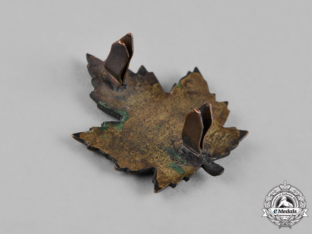 canada._a_lot_of_three_first_war_battalion_cap_badges_c18-050116
