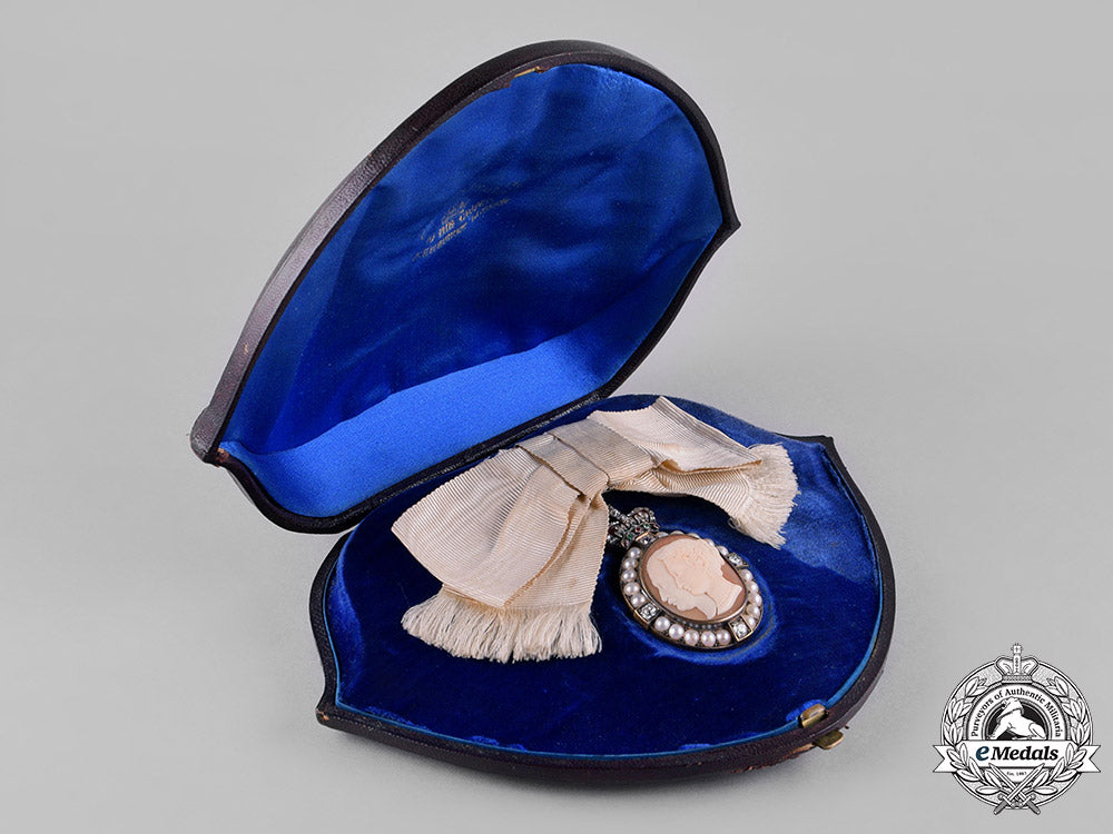 united_kingdom._an_order_of_victoria_and_albert,_iii_class_badge,_by_j._ronca,_c.1890_c18-050517_1_1_1_1_1_1_1_1