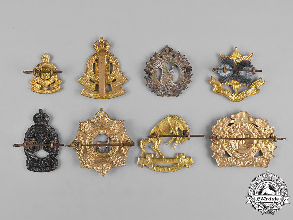 canada._a_lot_of_eight_badges&_insignia,_c.1945_c18-050522_1