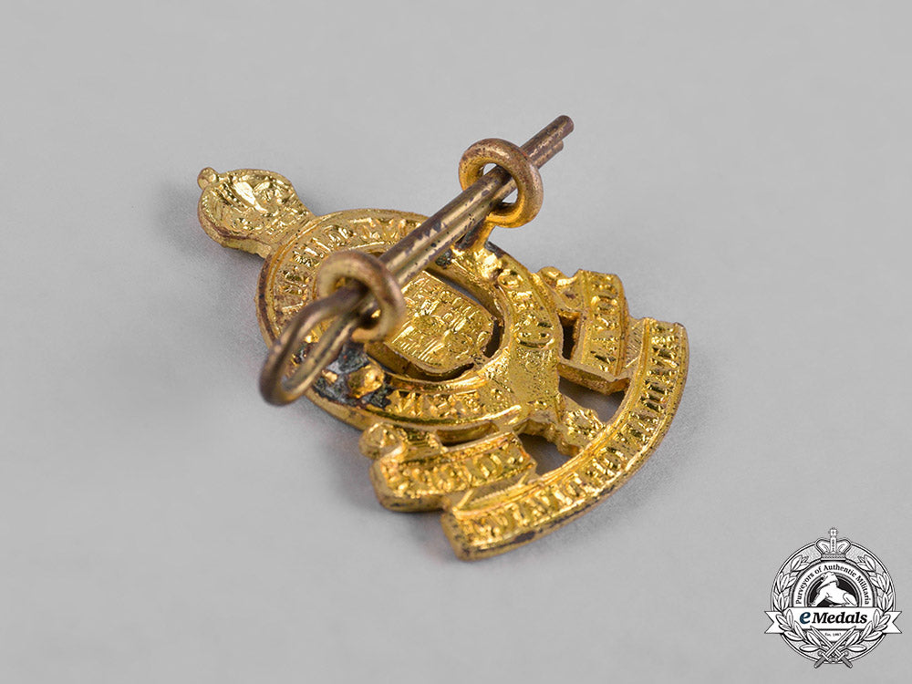 canada._a_lot_of_eight_badges&_insignia,_c.1945_c18-050523_1