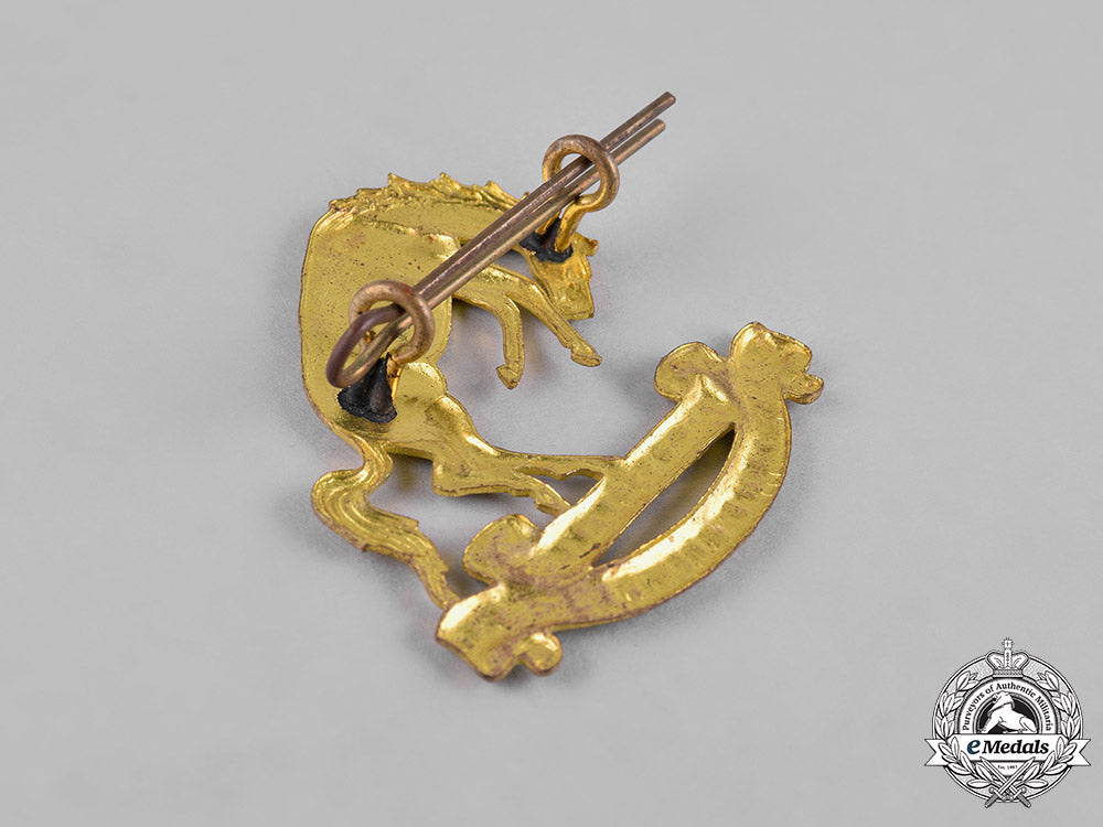 canada._a_lot_of_eight_badges&_insignia,_c.1945_c18-050529_1