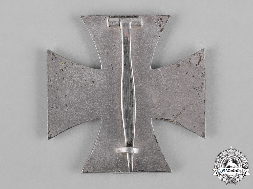 germany,_wehrmacht._a1939_iron_cross,_i_class,_with_case,_by_b.h._mayer_c18-050744_2
