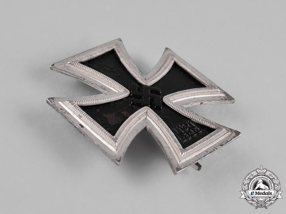 germany,_wehrmacht._a1939_iron_cross,_i_class,_with_case,_by_b.h._mayer_c18-050745_2