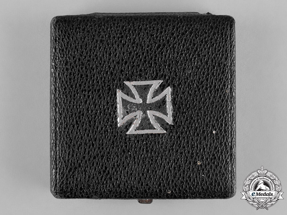 germany,_wehrmacht._a1939_iron_cross,_i_class,_with_case,_by_b.h._mayer_c18-050749_2
