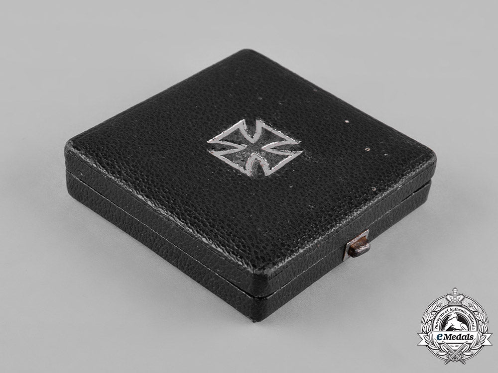 germany,_wehrmacht._a1939_iron_cross,_i_class,_with_case,_by_b.h._mayer_c18-050751_2