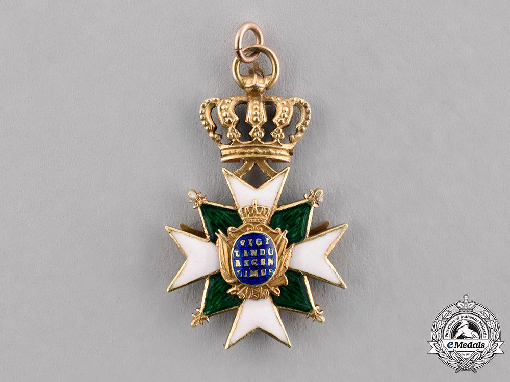 saxe-_weimar,_duchy._a_miniature_order_of_the_white_falcon_in_gold,_c.1900_c18-051036