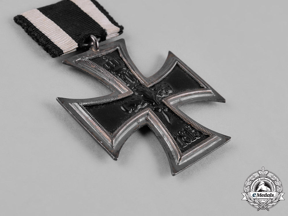 germany,_imperial._a1914_iron_cross,_ii_class,_with_case_c18-051043