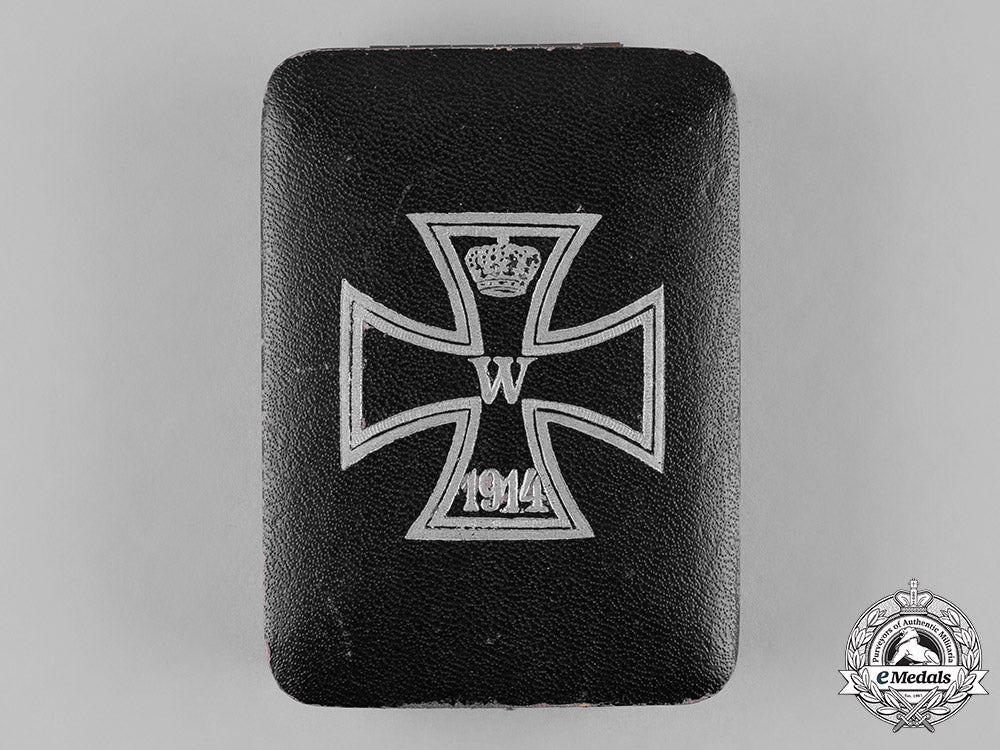 germany,_imperial._a1914_iron_cross,_ii_class,_with_case_c18-051044