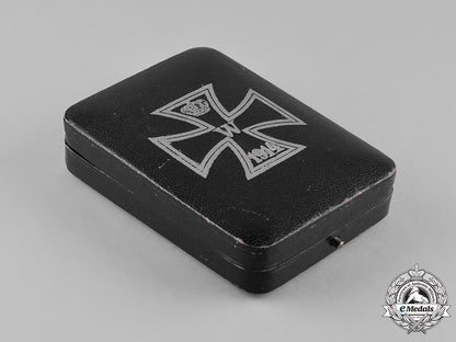 germany,_imperial._a1914_iron_cross,_ii_class,_with_case_c18-051046