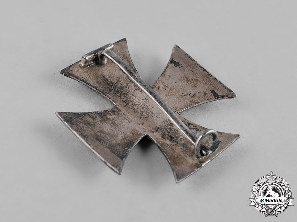 germany,_imperial._a1914_iron_cross,_i_class,_with_case_c18-051069