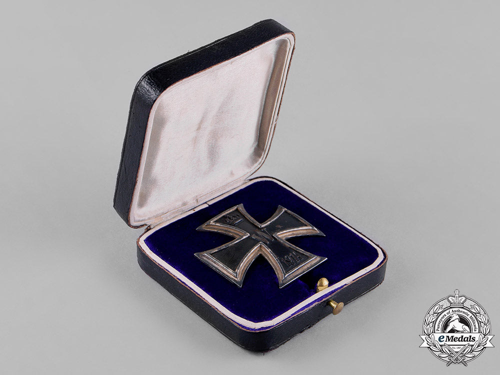 germany,_imperial._a1914_iron_cross,_i_class,_with_case_c18-051074