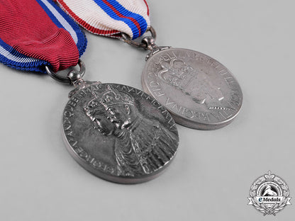 canada._a_silver_jubilee&_coronation_medal_pair_c18-051249