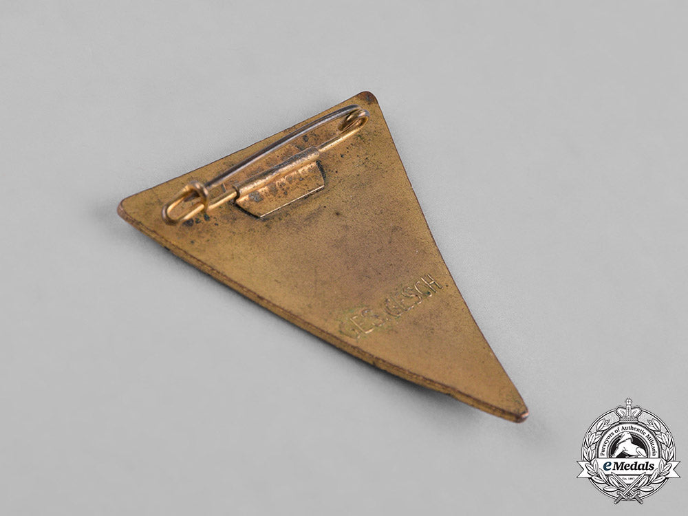 germany,_third_reich._a_pair_of_association_badges_c18-051382