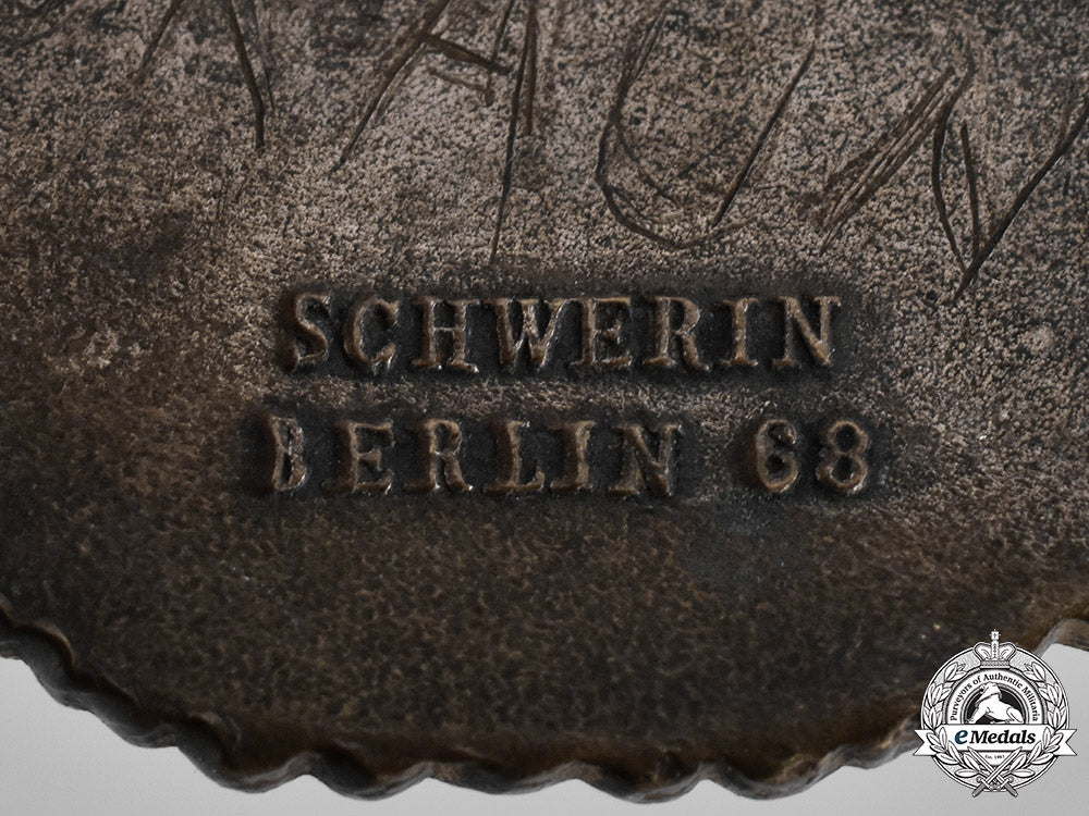 germany,_kriegsmarine._a_destroyer_war_badge,_by_c._schwerin&_sohn_c18-051925