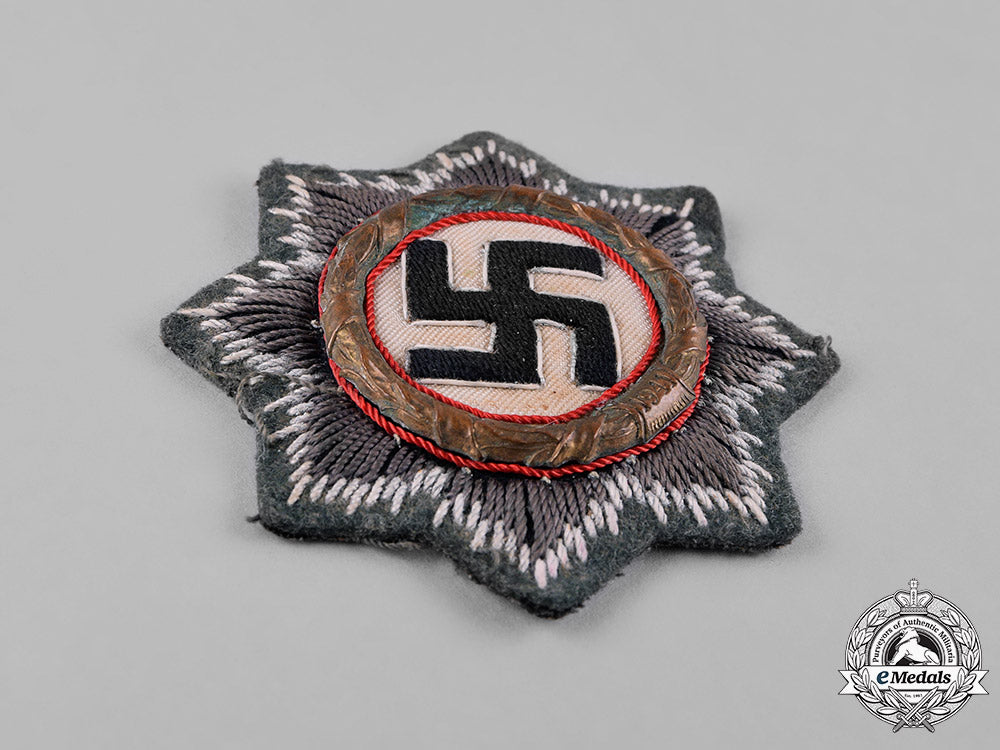 germany,_wehrmacht._a_german_cross_in_gold,_cloth_version,_heer_issue_c18-052007