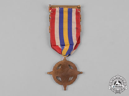 united_states._a_regular_veterans_association_department/_post_commander's_membership_badge,_c.1940_c18-052273