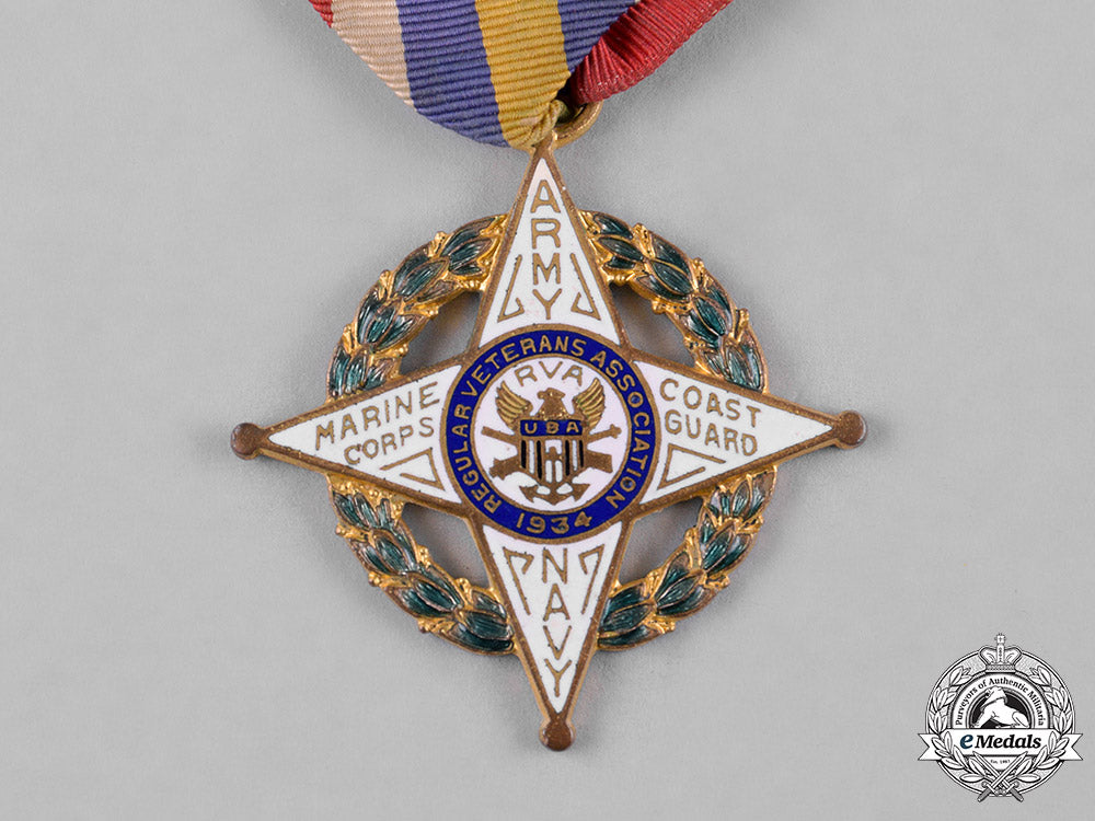 united_states._a_regular_veterans_association_department/_post_commander's_membership_badge,_c.1940_c18-052274