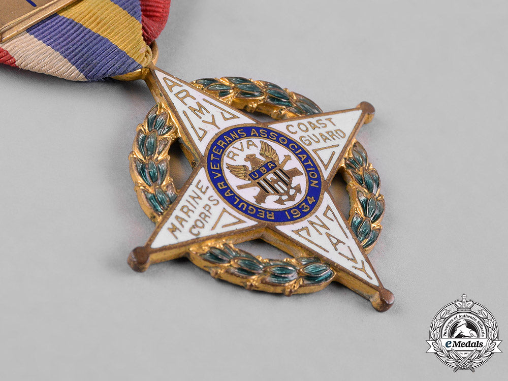 united_states._a_regular_veterans_association_department/_post_commander's_membership_badge,_c.1940_c18-052275