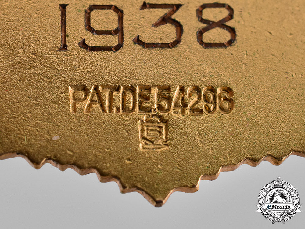 united_states._an_american_legion_past_commander's_membership_badge,_c.1938_c18-052413_1