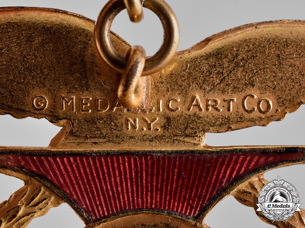 united_states._a_military_order_of_the_world_wars_past_commander's_membership_badge,_c.1945_c18-052435_1