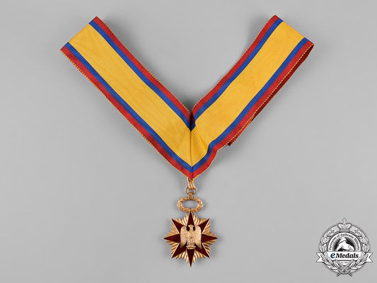 united_states._a_military_order_of_foreign_wars_of_the_united_states_membership_badge_in_gold,_c.1910_c18-052436_1