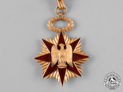 united_states._a_military_order_of_foreign_wars_of_the_united_states_membership_badge_in_gold,_c.1910_c18-052437_1