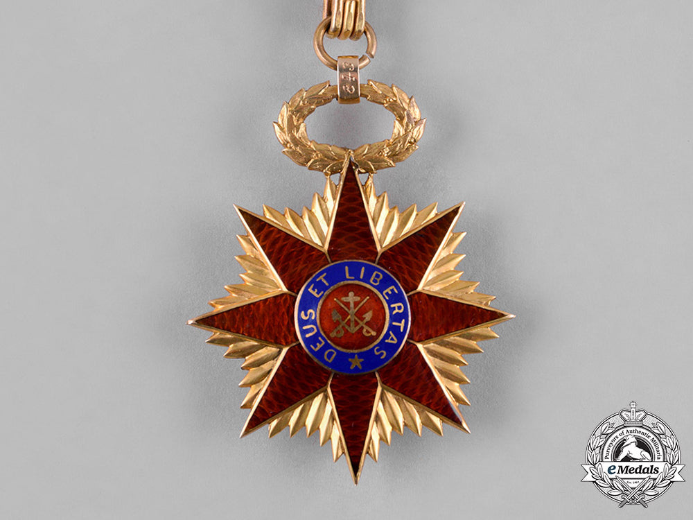 united_states._a_military_order_of_foreign_wars_of_the_united_states_membership_badge_in_gold,_c.1910_c18-052438_1