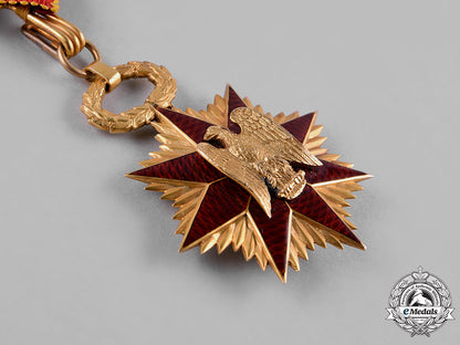 united_states._a_military_order_of_foreign_wars_of_the_united_states_membership_badge_in_gold,_c.1910_c18-052439_1