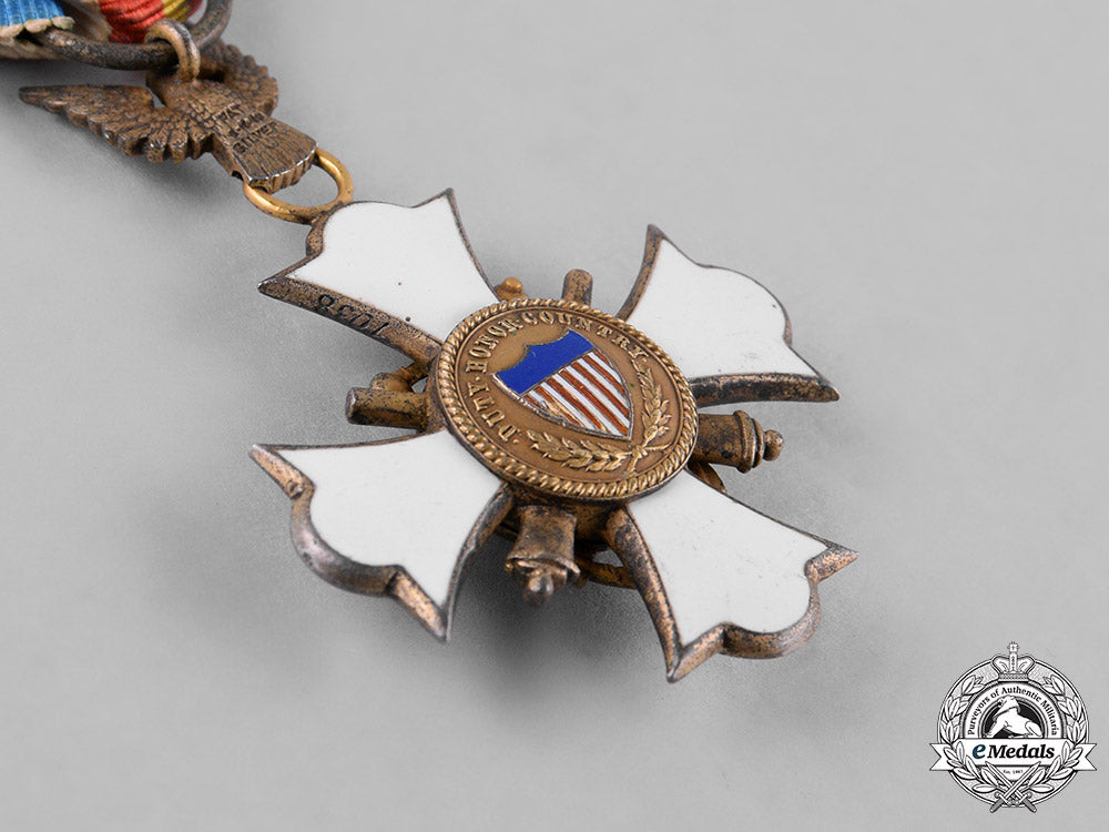 united_states._a_naval&_military_order_of_the_spanish-_american_war_membership_badge,_c.1910_c18-052447_1