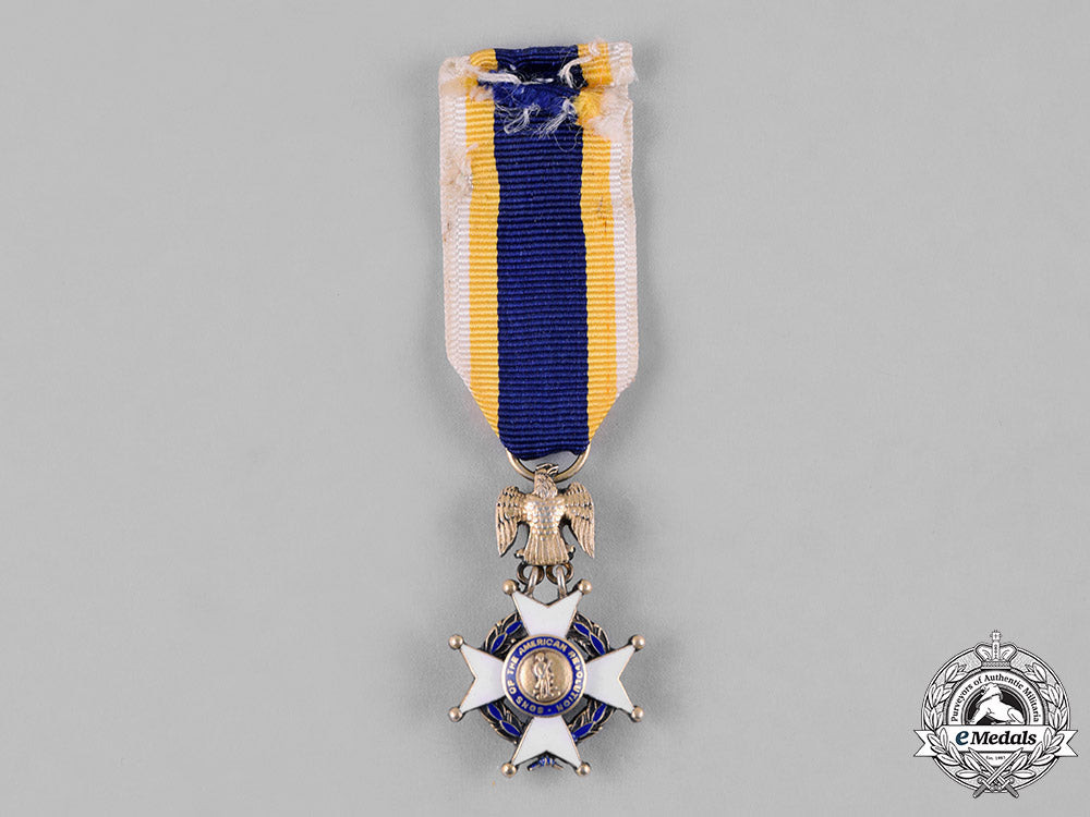 united_states._a_minature_national_society_of_the_sons_of_the_american_revolution_membership_badge,_c.1920_c18-052451_1