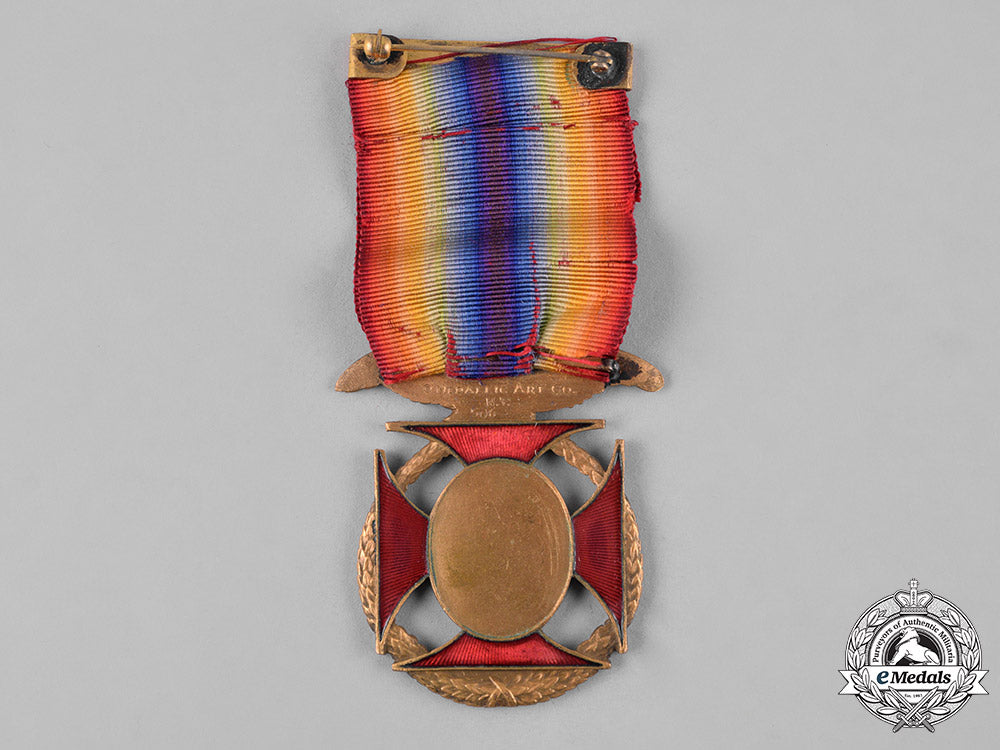 united_states._a_military_order_of_the_world_war_membership_badge,_c.1920_c18-052462_1