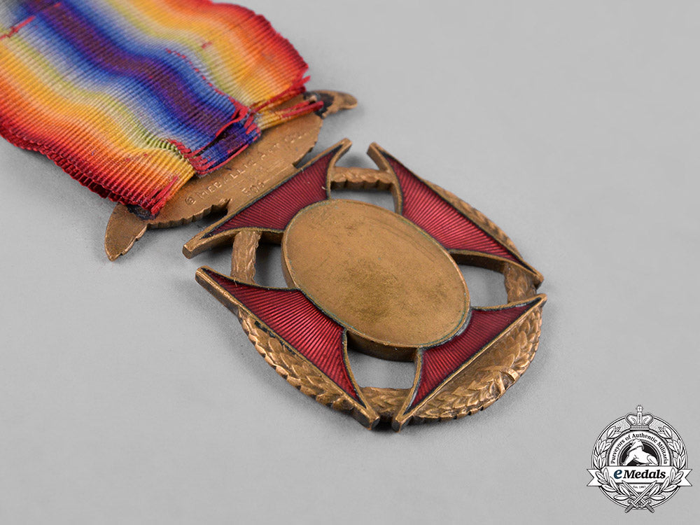 united_states._a_military_order_of_the_world_war_membership_badge,_c.1920_c18-052466_1
