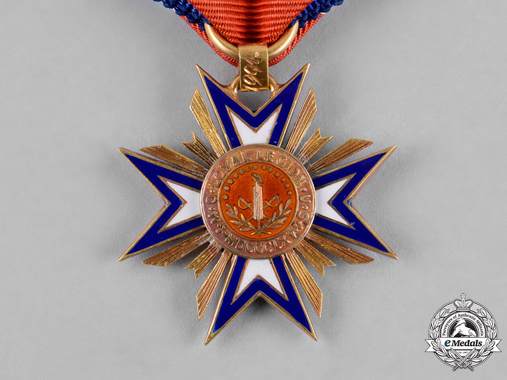 united_states._a_military_order_of_the_loyal_legion_of_the_united_states_membership_badge_in_gold,_c.1918_c18-052475