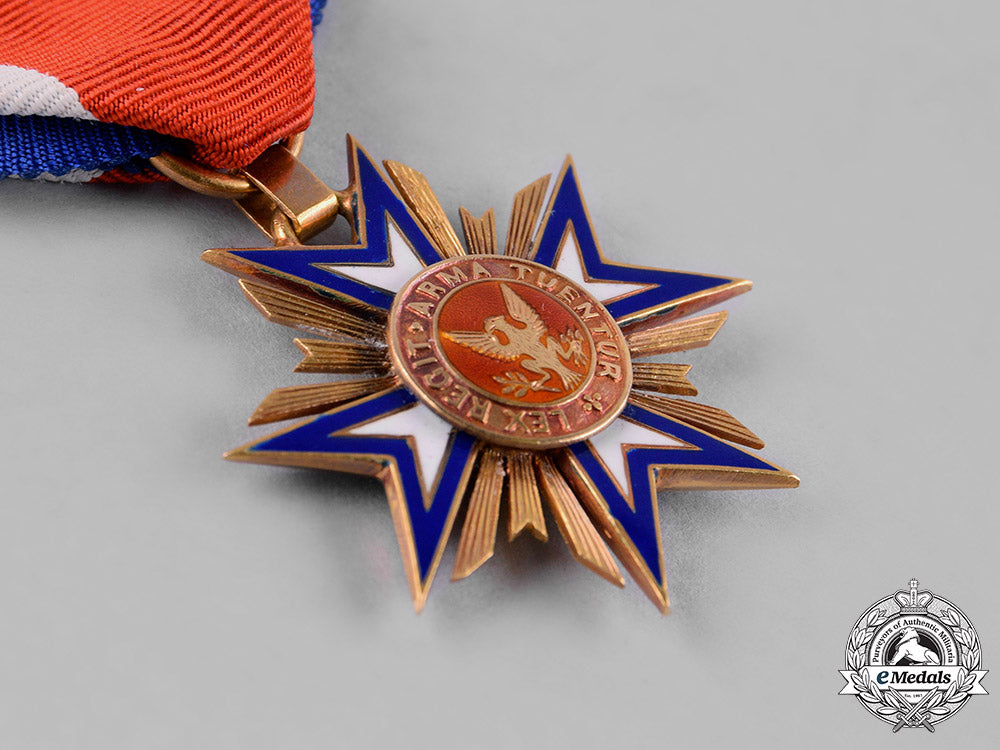 united_states._a_military_order_of_the_loyal_legion_of_the_united_states_membership_badge_in_gold,_c.1918_c18-052476