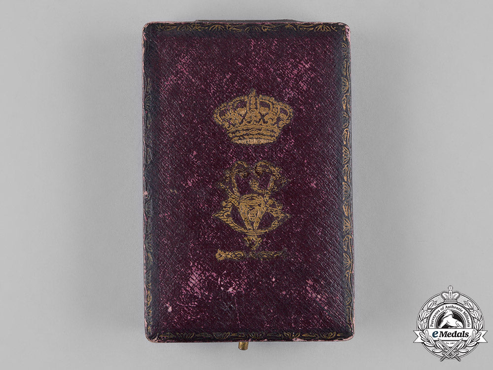 italy,_kingdom._order_of_the_crown_in_gold,_v_class_knight,_c.1900_c18-052507