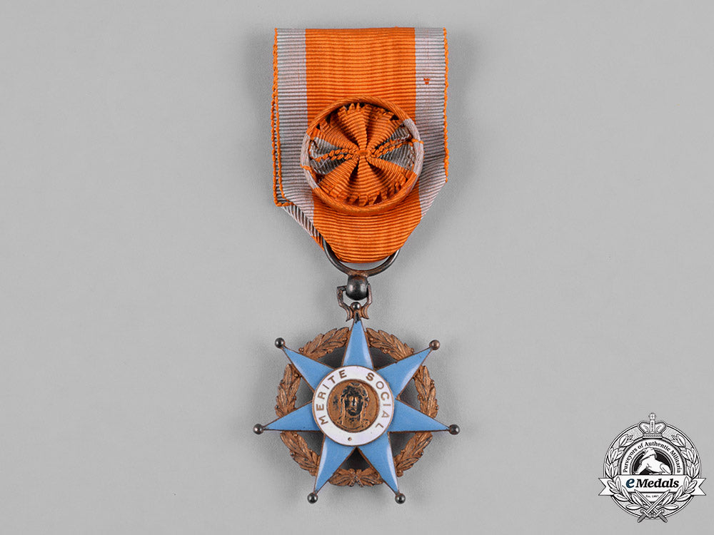 france,_iii_republic._an_order_of_social_merit,_ii_class_officer,_c.1950_c18-052654