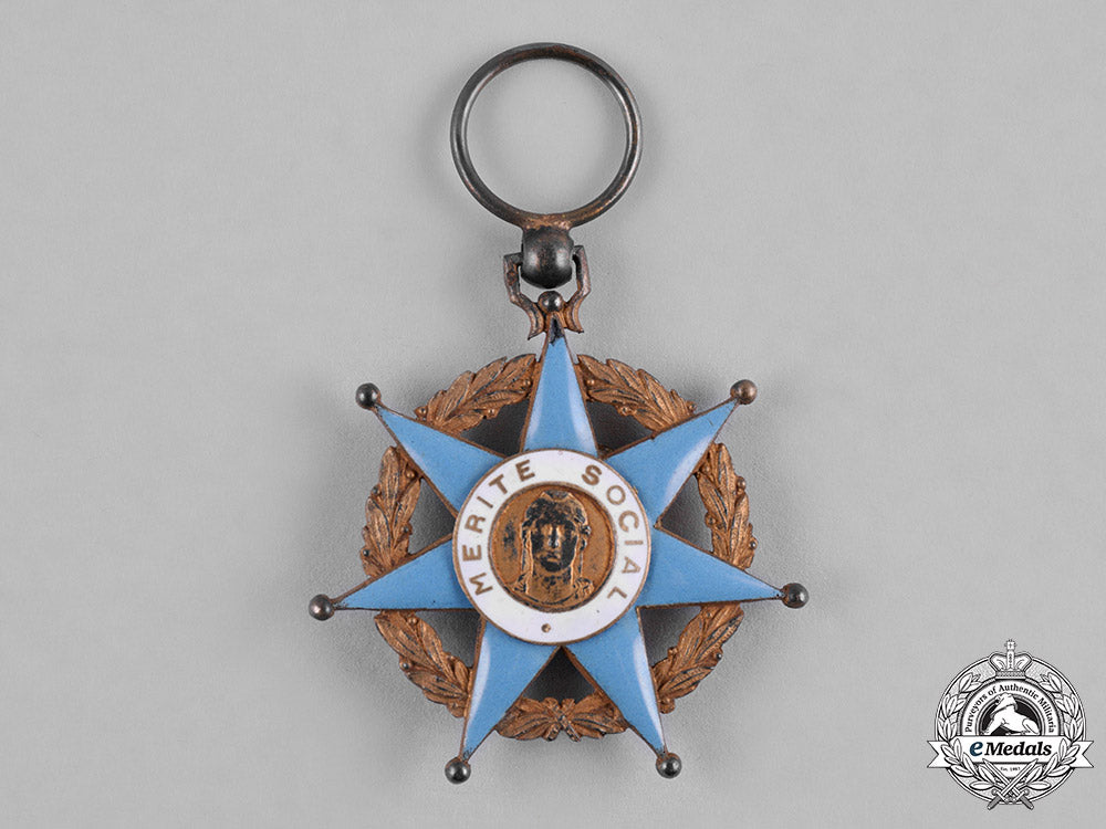 france,_iii_republic._an_order_of_social_merit,_ii_class_officer,_c.1950_c18-052655