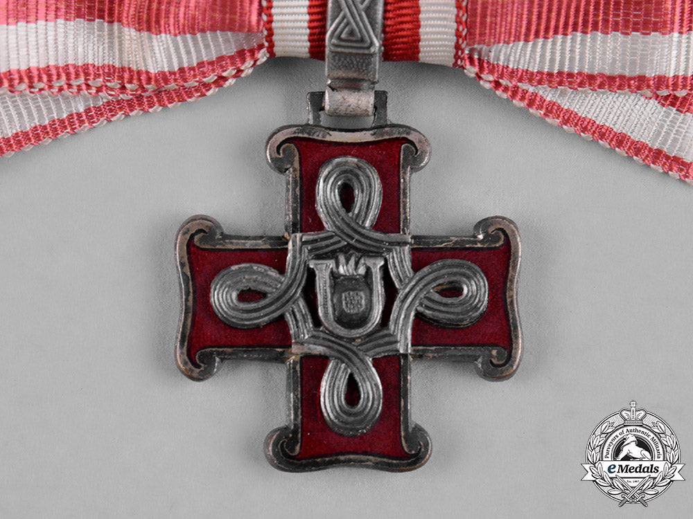 croatia,_independent_state._an_order_of_merit,_ladies_iii_class_cross,_c.1944_c18-052735