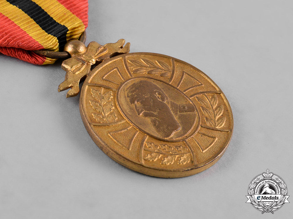 belgium,_kingdom._a_lot_of_four_awards&_decorations_c18-052774