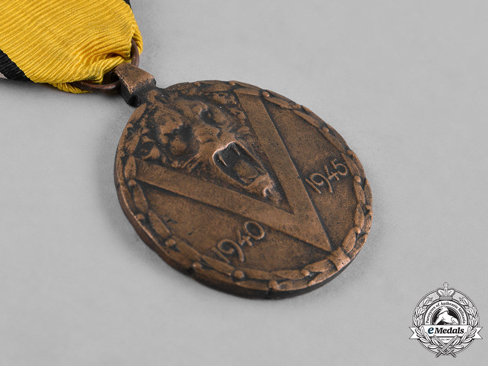 belgium,_kingdom._a_lot_of_four_awards&_decorations_c18-052777
