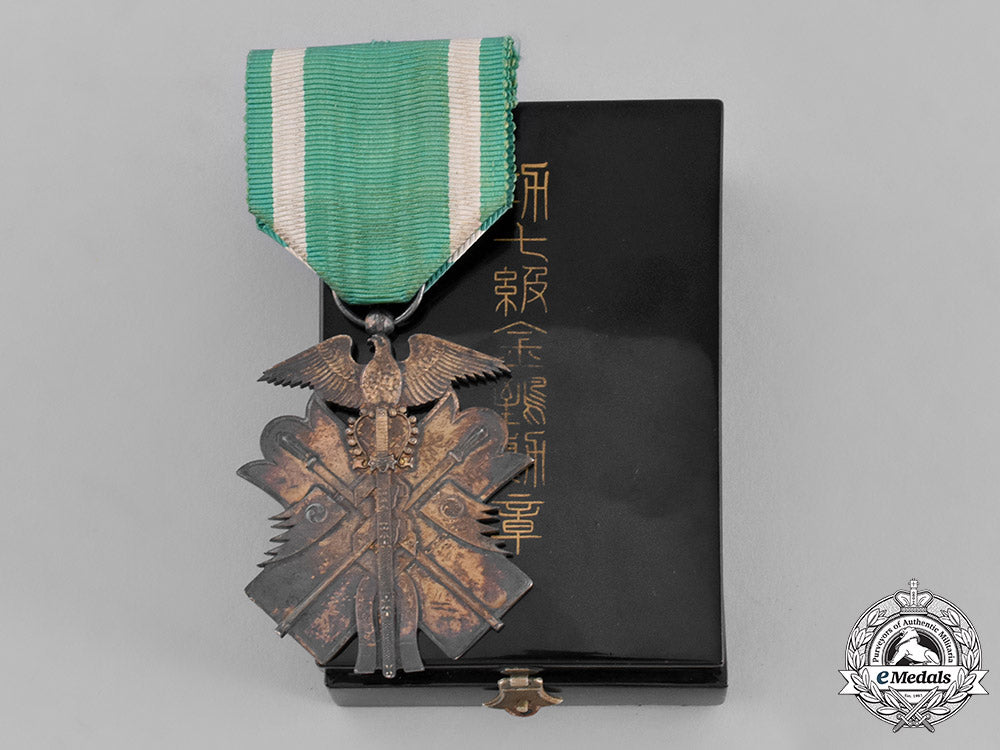japan,_empire._an_order_of_the_golden_kite,_vii_class_with_case,_c.1940_c18-052873_1_1