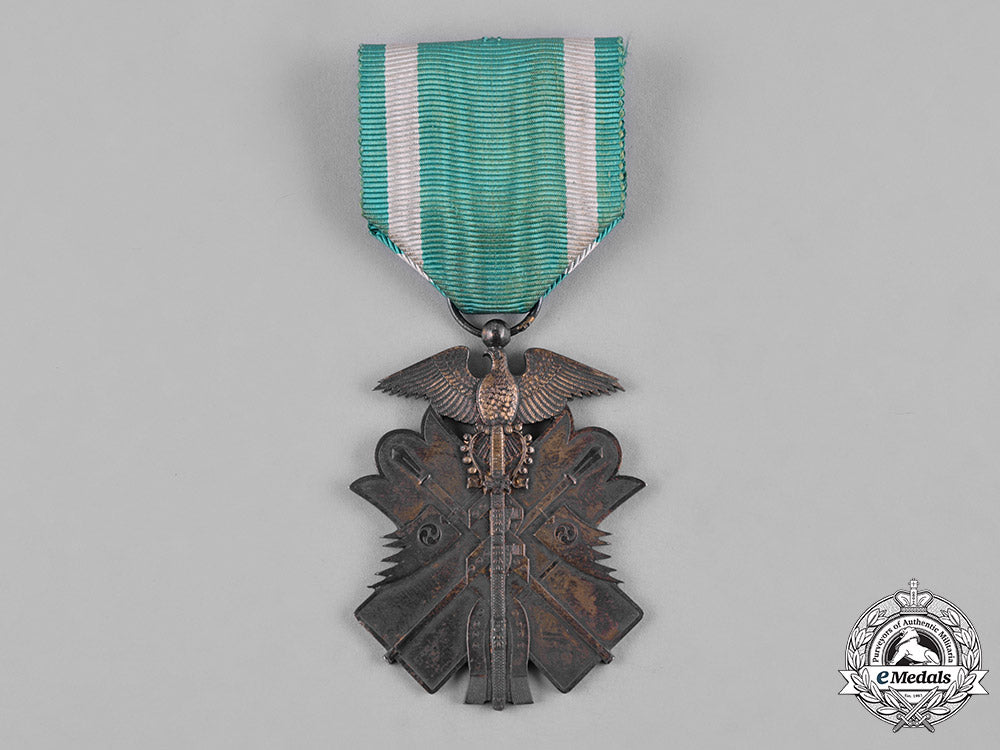 japan,_empire._an_order_of_the_golden_kite,_vii_class_with_case,_c.1940_c18-052874_1_1