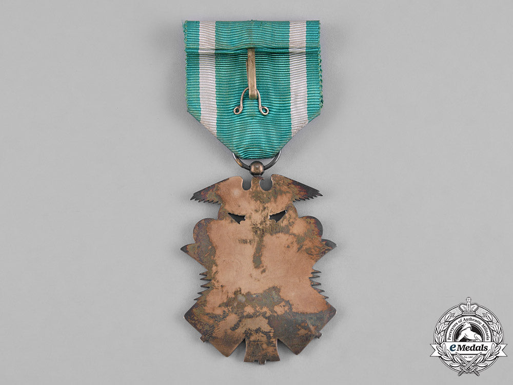japan,_empire._an_order_of_the_golden_kite,_vii_class_with_case,_c.1940_c18-052875_1_1