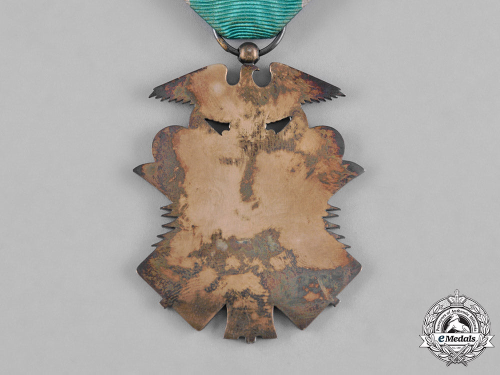 japan,_empire._an_order_of_the_golden_kite,_vii_class_with_case,_c.1940_c18-052877_1_1