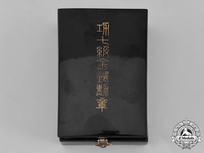 japan,_empire._an_order_of_the_golden_kite,_vii_class_with_case,_c.1940_c18-052879_1_1